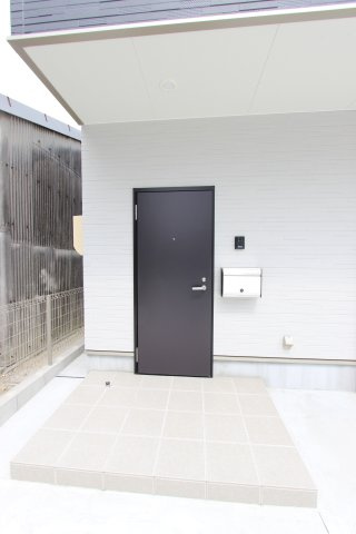 木前町２１ＧＩＭＵＣＯの玄関