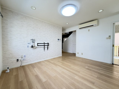 【居間・リビング】 | 北谷町北谷1丁目（店舗付き住宅） | 2階住居　LDK13約帖♪