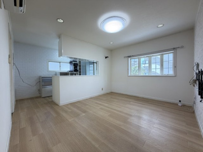 【居間・リビング】 | 北谷町北谷1丁目（店舗付き住宅） | 2階住居　LDK約13帖♪