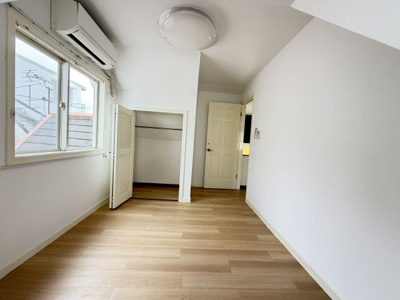 【洋室】 | 北谷町北谷1丁目（店舗付き住宅） | 3階住居　洋室約6.2帖＋CL付き♪