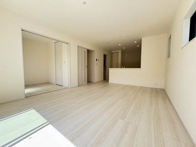 新築戸建　富士市中之郷　全3棟　2号棟の居間・リビング
