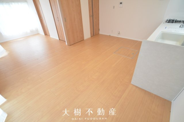 【居間・リビング】 | 綾瀬市大上1丁目 中古戸建て【仲介手数料無料】