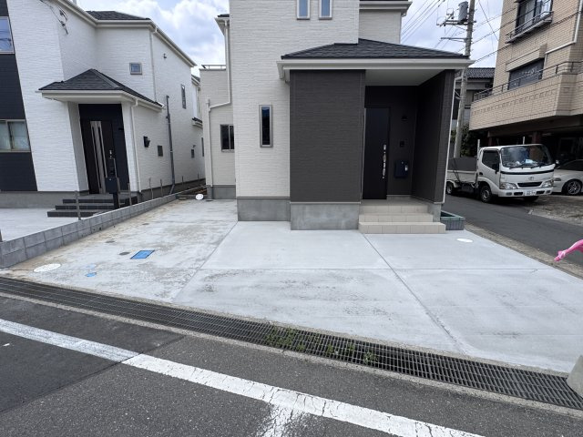 三郷市戸ケ崎５丁目新築戸建【吹上小学校：8分】の駐車場|Ｃ号棟駐車スペース・2台駐車可