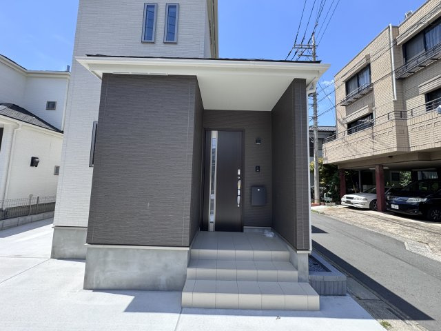 三郷市戸ケ崎５丁目新築戸建【吹上小学校：8分】のエントランス|エントランス・玄関ポーチ