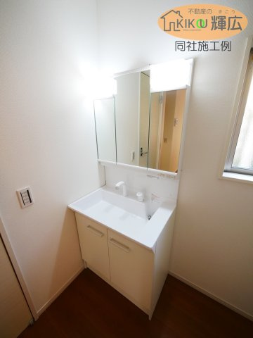 明石市大久保町18期八木（全2棟）1号棟の独立洗面台|同社施工例です。