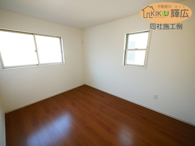 明石市大久保町18期八木（全2棟）1号棟の洋室|同社施工例です。