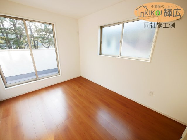明石市大久保町18期八木（全2棟）1号棟の洋室|同社施工例です。