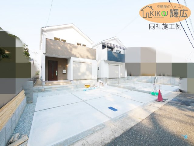 明石市大久保町18期八木（全2棟）1号棟の駐車場|同社施工例です。