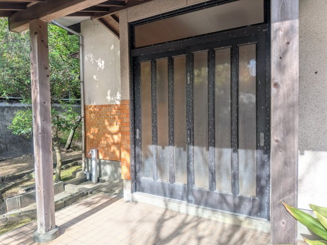 赤坂四丁目18番27号（A-13）の玄関