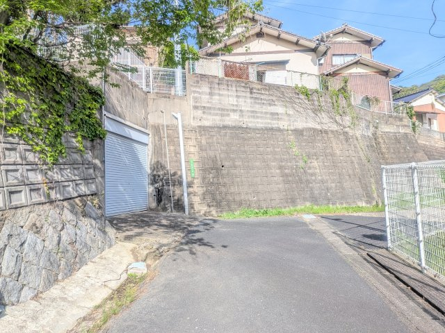 赤坂四丁目18番27号（A-13）の前面道路含む現地写真
