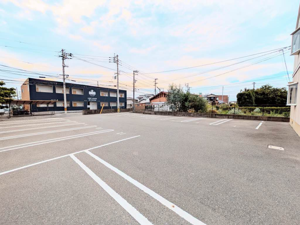 フレグランス恩田の駐車場