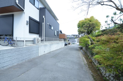 【前面道路含む現地写真】 | 一乗寺燈籠本町　戸建 | 東側道路