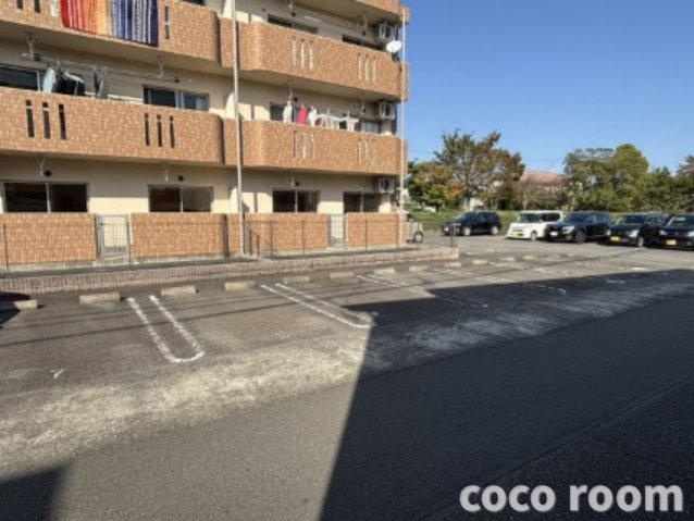 藤枝市小石川町３丁目の賃貸マンションの駐車場