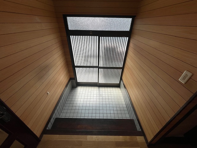 昭和町貸家の玄関