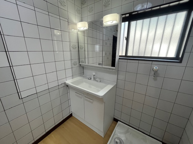 昭和町貸家の独立洗面台