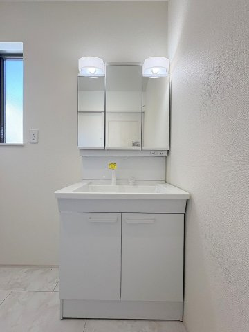 三郷市戸ケ崎　新築戸建　全4棟　C号棟の独立洗面台|同施工会社の参考写真になります。