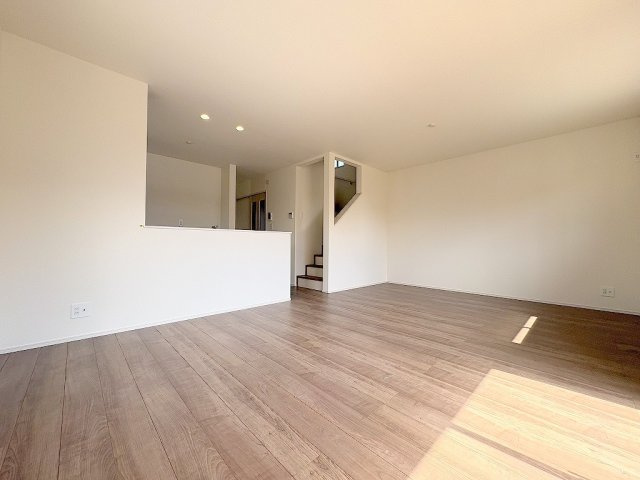 三郷市戸ケ崎　新築戸建　全4棟　C号棟の居間・リビング|同施工会社の参考写真になります。