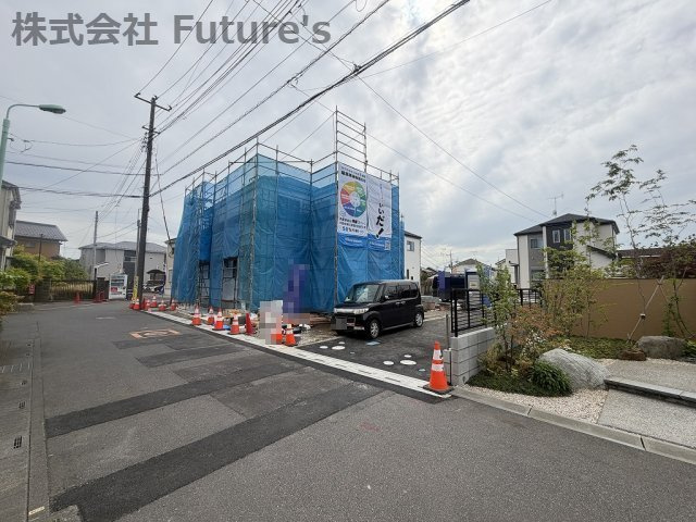 三郷市戸ケ崎　新築戸建　全4棟　C号棟の前面道路含む現地写真|前面開発道路で安心の住まいです