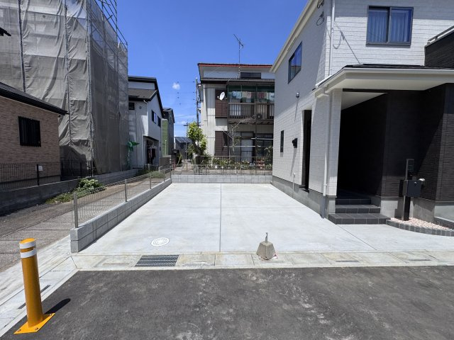 三郷市戸ケ崎５丁目新築戸建【吹上小学校：8分】の駐車場|Ｄ号棟駐車スペース・並列2台駐車可