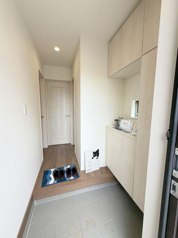 三郷市戸ケ崎　新築戸建　全4棟　D号棟の玄関|玄関から見た室内写真です