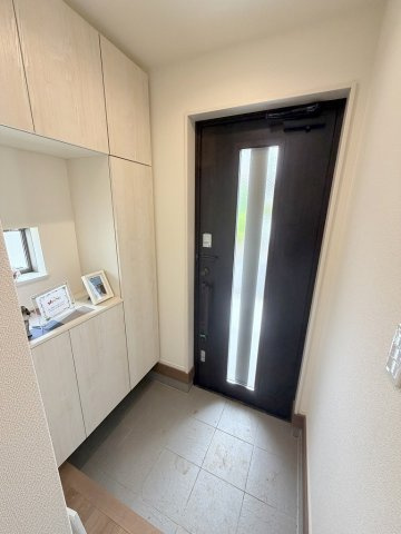 三郷市戸ケ崎　新築戸建　全4棟　D号棟の玄関|カウンター部分にはお好きなインテリアが飾れます