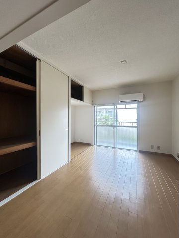ラヴィール若王寺（旧マンション和光）の寝室