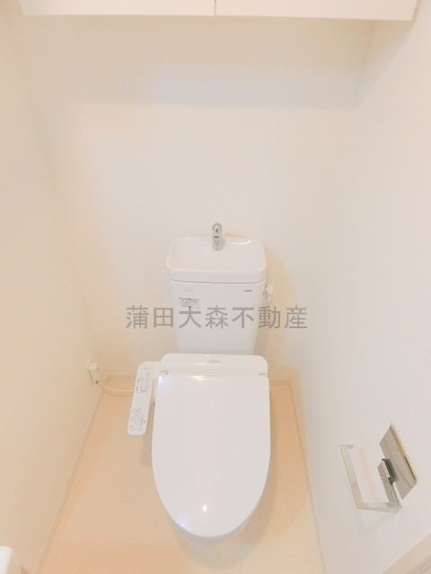 パティーナ蒲田のトイレ|吊戸棚収納と温水洗浄暖房便座付きのトイレ