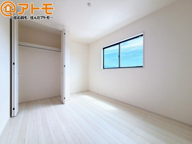 【子供部屋】 | 御殿場市萩原　新築一戸建て　全1棟 | 広々使える収納付きの洋室です♪