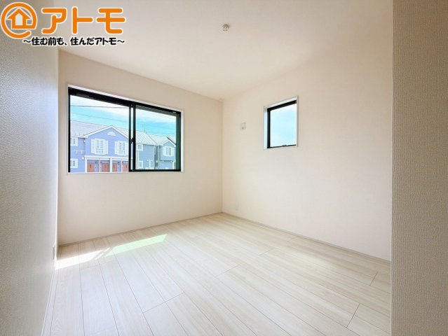 【子供部屋】 | 御殿場市萩原　新築一戸建て　全1棟 | 収納豊富な洋室は使い勝手良好です！