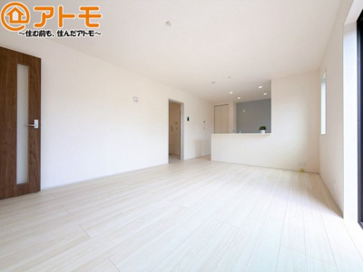 【居間・リビング】 | 御殿場市萩原　新築一戸建て　全1棟 | 家族団らんのイメージは、リビングを思い浮かべませんか？リビングこそ広々とした空間が良いですね♪