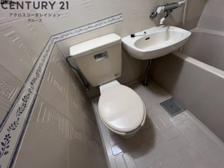浴室内にトイレがあります！