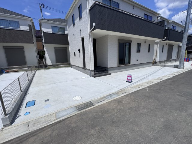 三郷市戸ケ崎５丁目新築戸建【吹上小学校：8分】の駐車場|Ｆ号棟駐車スペース・2台駐車可