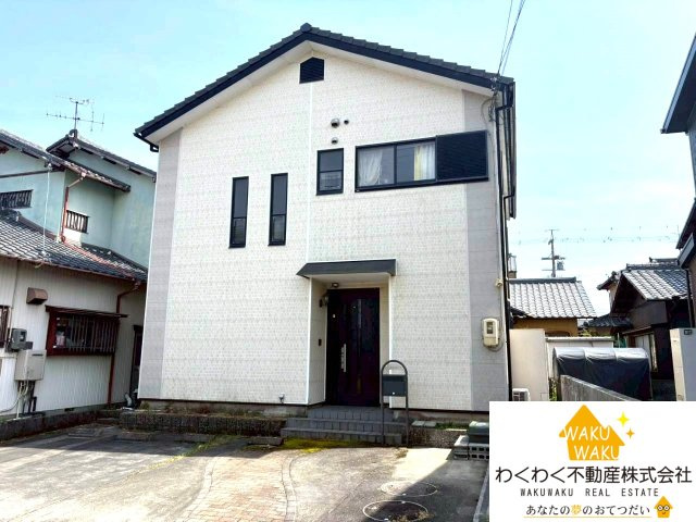 中古 戸建ての前面道路含む現地写真