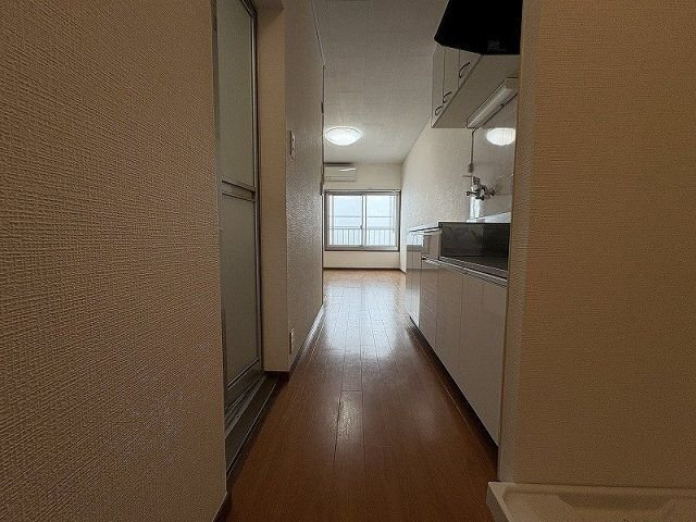 上野アパートメントの玄関