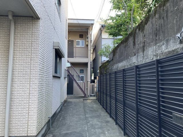 上野アパートメントのエントランス