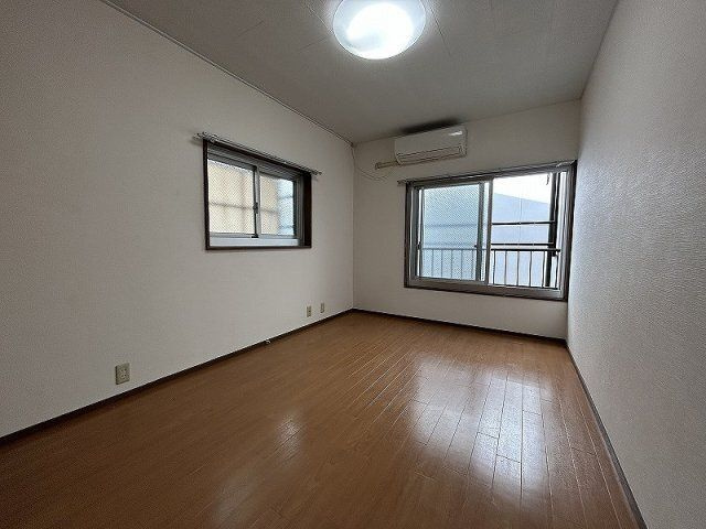 上野アパートメントの寝室