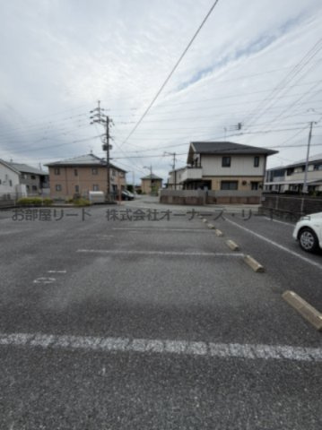 【駐車場】 | ホワイトクローバー