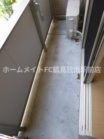 大阪市東成区深江北１丁目のハイツのバルコニー