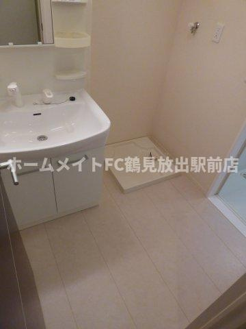 大阪市東成区深江北１丁目のハイツの洗面所