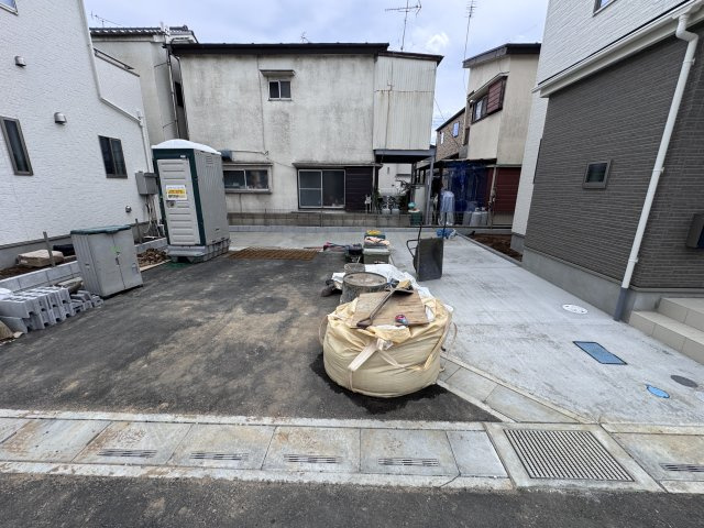 三郷市戸ケ崎５丁目新築戸建【吹上小学校：8分】の駐車場|Ｉ号棟駐車スペース・2台駐車可