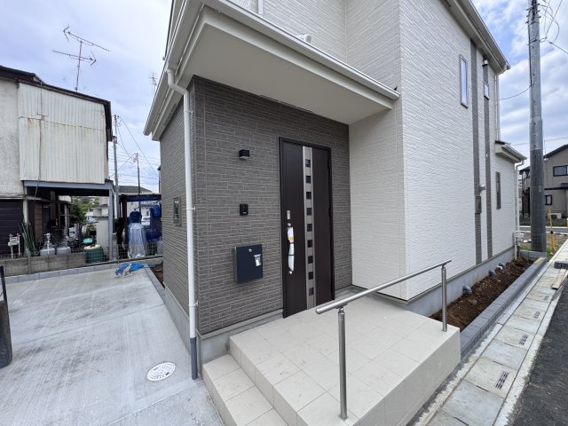 三郷市戸ケ崎５丁目新築戸建【吹上小学校：8分】のエントランス|エントランス・玄関ポーチ