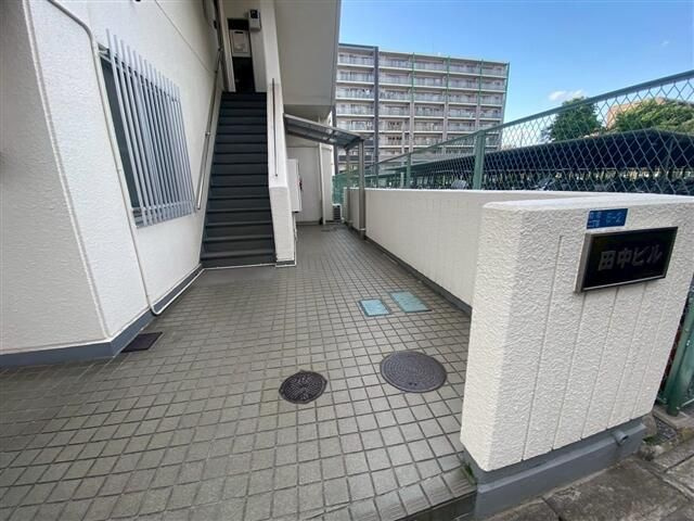 田中ビルのエントランス