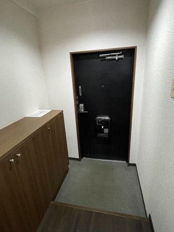 グランドハイツ榎原の玄関