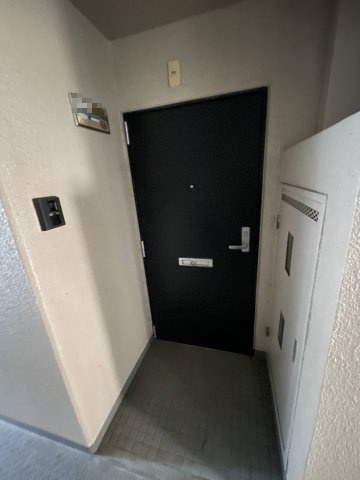 グランドハイツ榎原の玄関