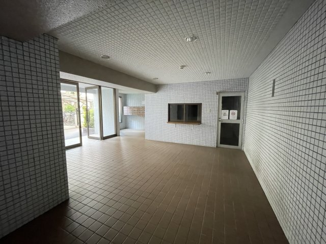 グランドハイツ榎原のエントランス