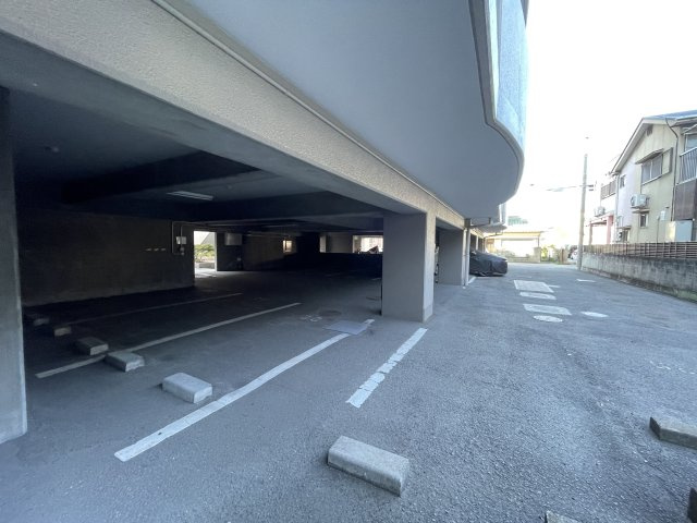 グランドハイツ榎原の駐車場