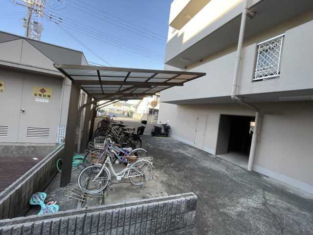 グランドハイツ榎原の駐輪場