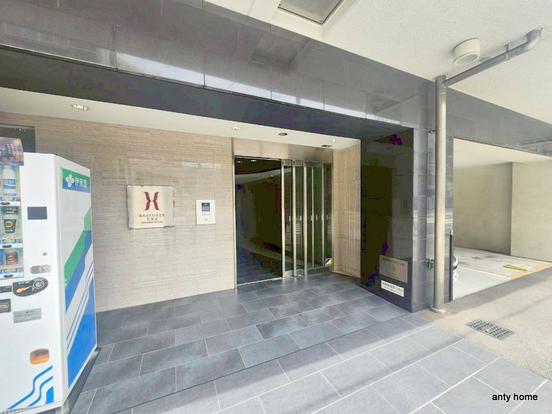 ラシュレエグゼ難波西　仲介手数料無料のエントランス