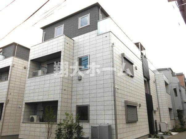 Ｍ　Ｃｒｅｓｔ　Ａｎｎｅｘの外観