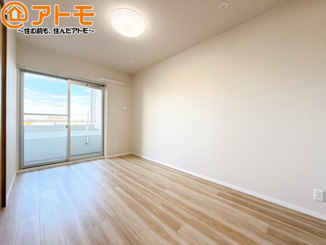 【子供部屋】 | エンブルガーデン吉野町 | 壁と床がシンプルな色合いだからこそ自分だけの空間を作れます♪お部屋作りのイメージは順調でしょうか♪